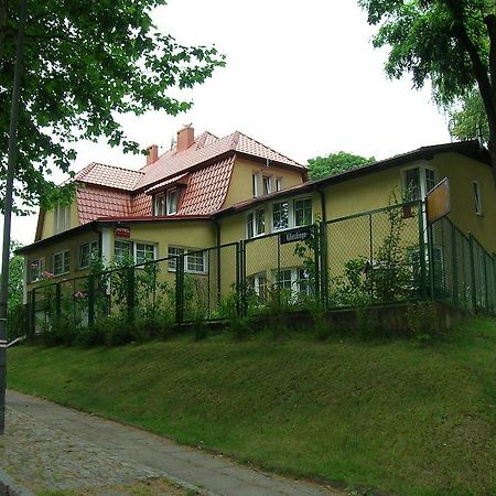 Hotel Pod Platanami Trzebnica Exterior foto