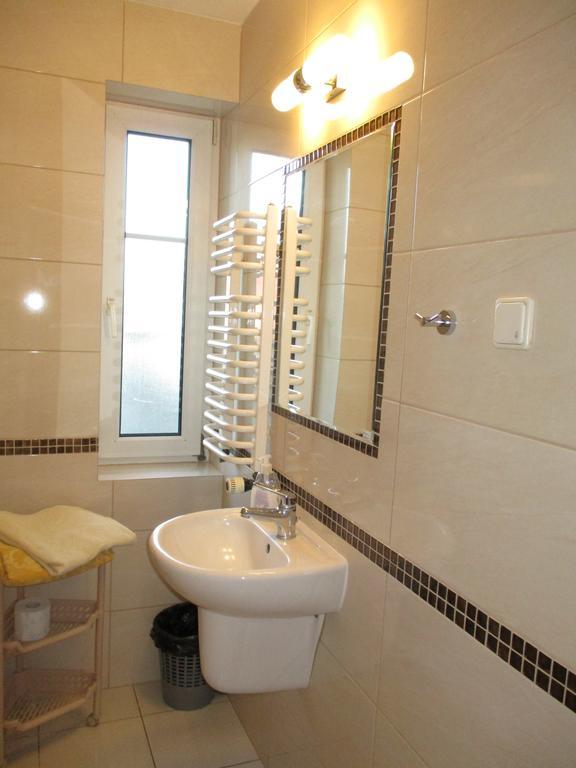 Hotel Pod Platanami Trzebnica Exterior foto